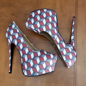 Gorgeous platform heels  size 10!!!